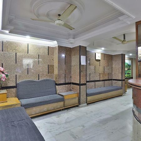 Spot On Hotel Decent Ананд Экстерьер фото