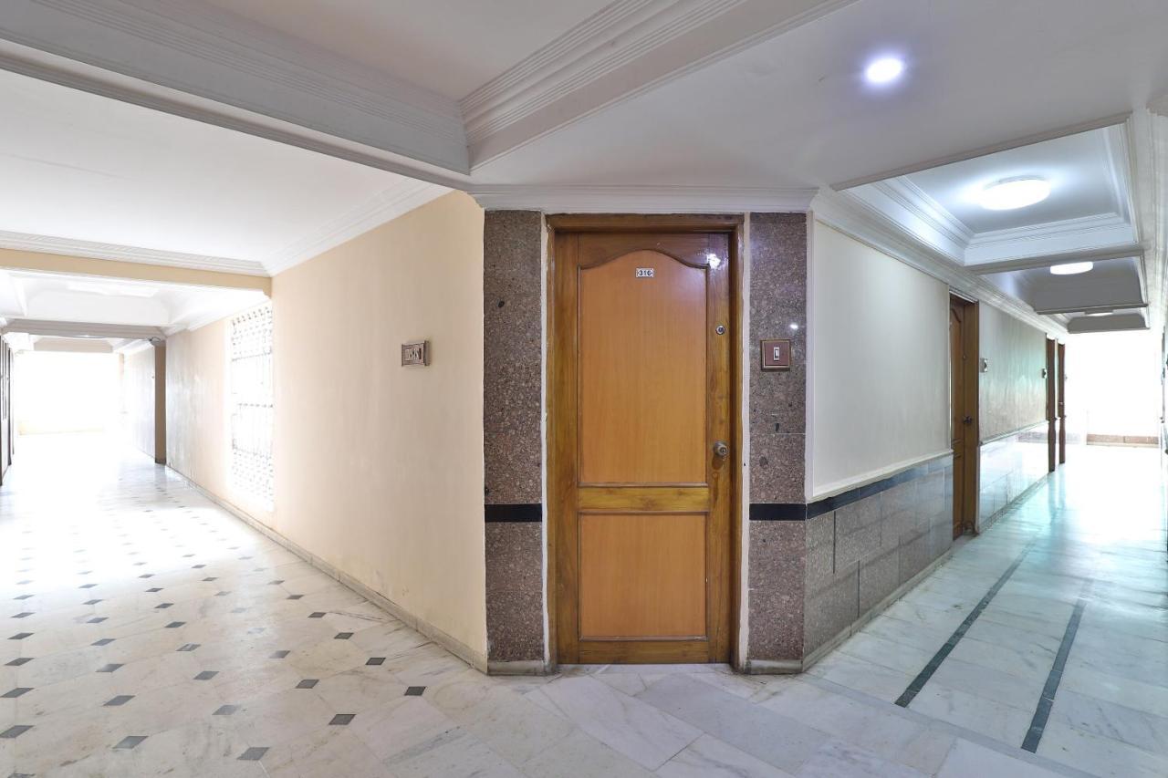 Spot On Hotel Decent Ананд Экстерьер фото