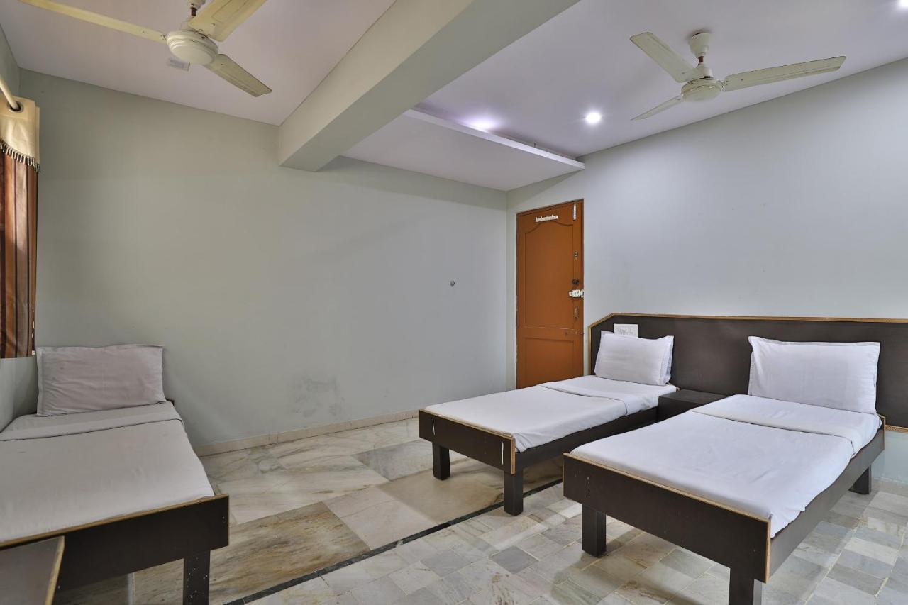 Spot On Hotel Decent Ананд Экстерьер фото