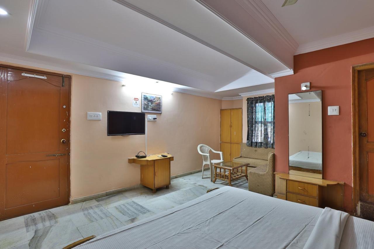 Spot On Hotel Decent Ананд Экстерьер фото