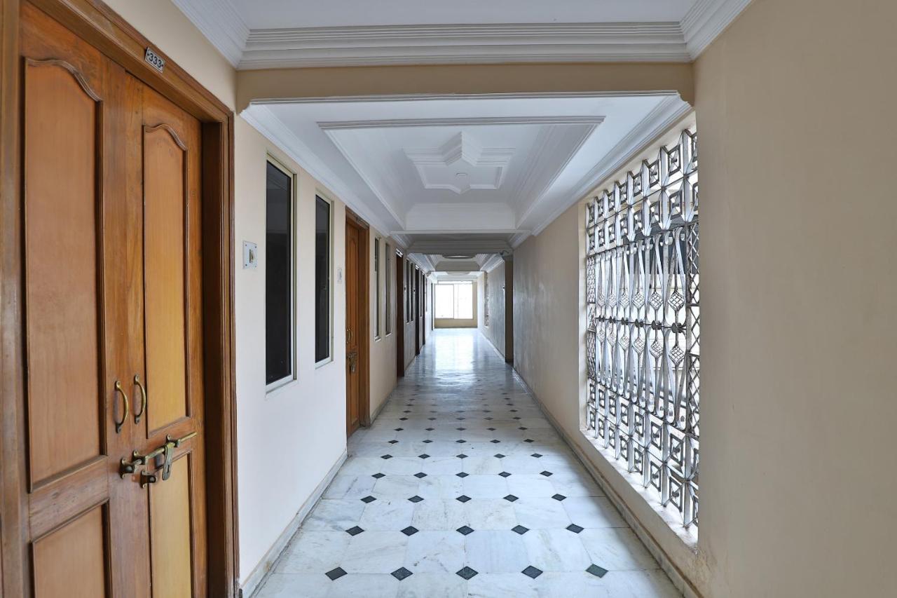 Spot On Hotel Decent Ананд Экстерьер фото