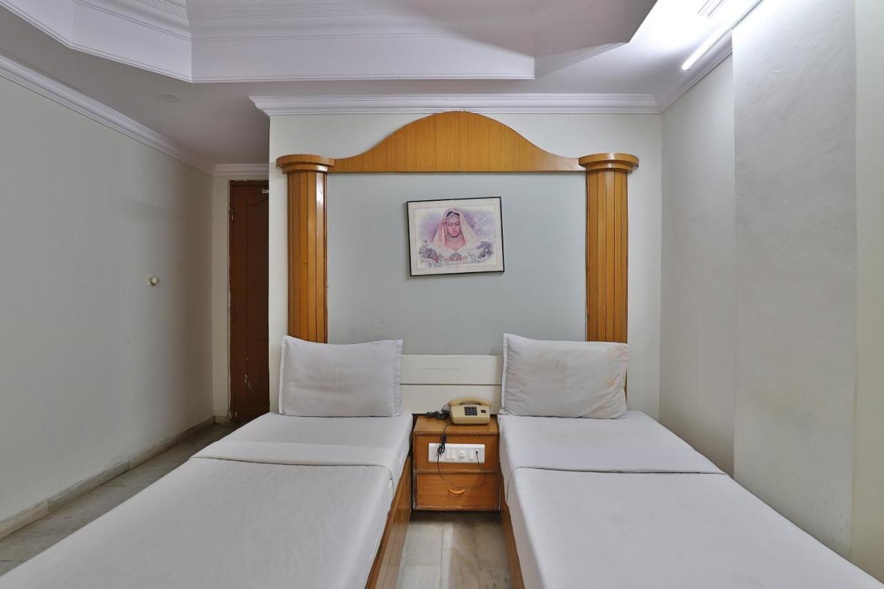 Spot On Hotel Decent Ананд Экстерьер фото