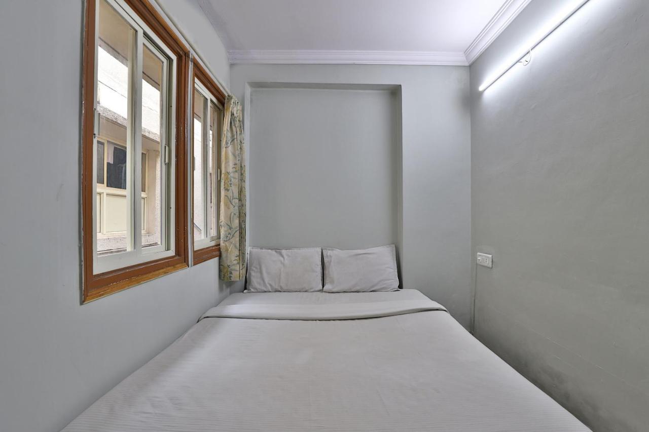 Spot On Hotel Decent Ананд Экстерьер фото
