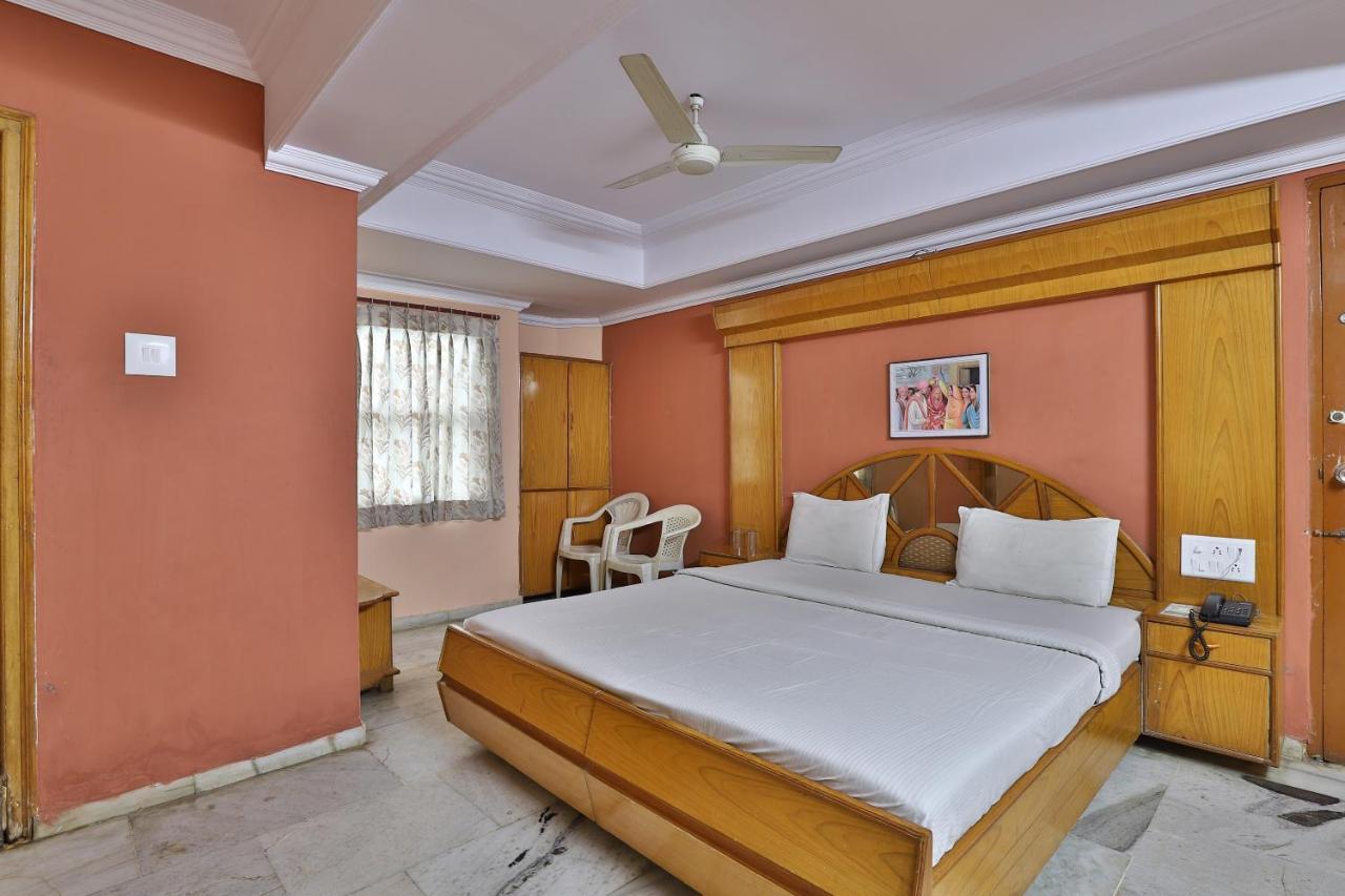 Spot On Hotel Decent Ананд Экстерьер фото