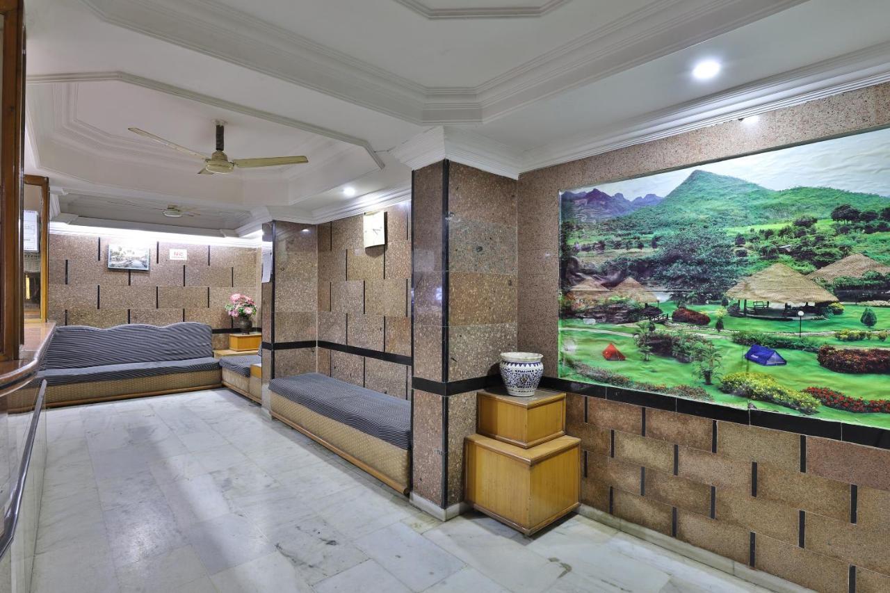 Spot On Hotel Decent Ананд Экстерьер фото
