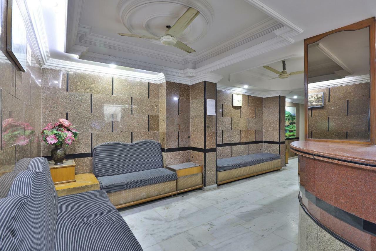 Spot On Hotel Decent Ананд Экстерьер фото