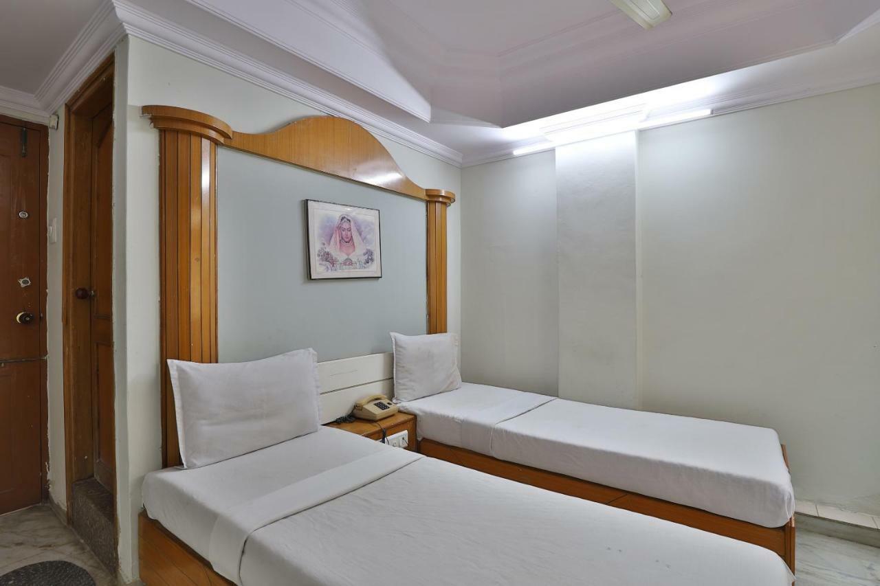 Spot On Hotel Decent Ананд Экстерьер фото