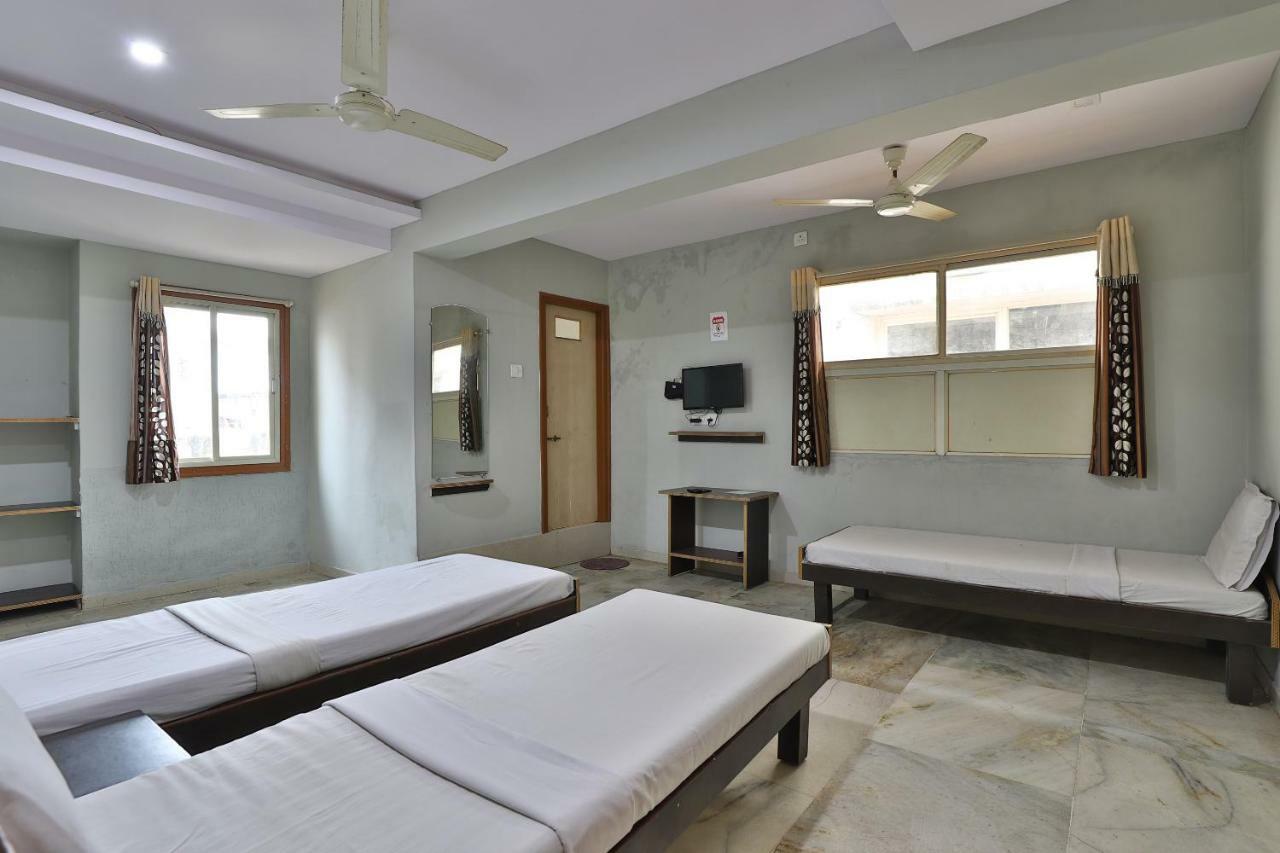 Spot On Hotel Decent Ананд Экстерьер фото