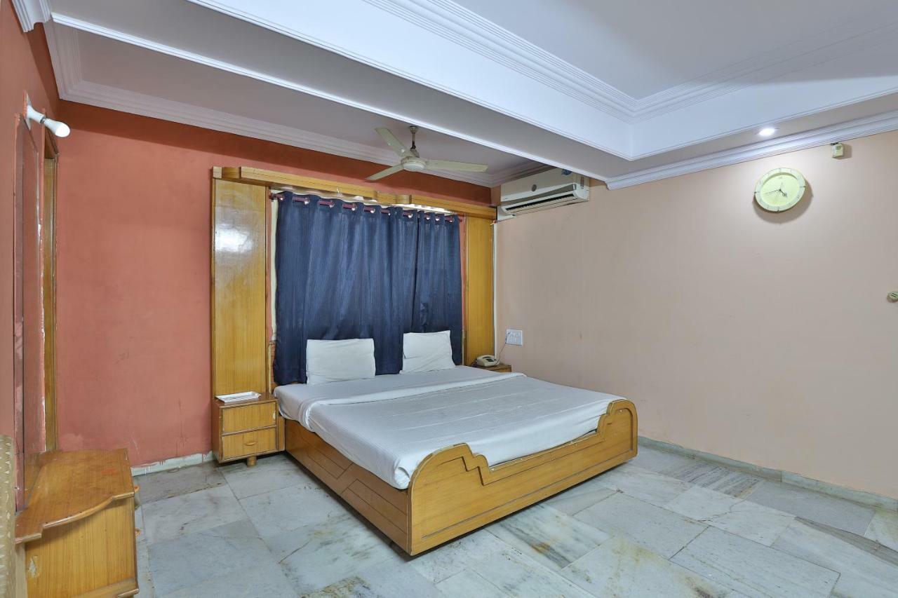 Spot On Hotel Decent Ананд Экстерьер фото