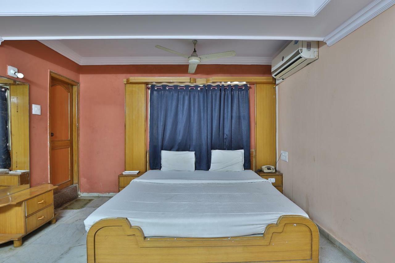 Spot On Hotel Decent Ананд Экстерьер фото